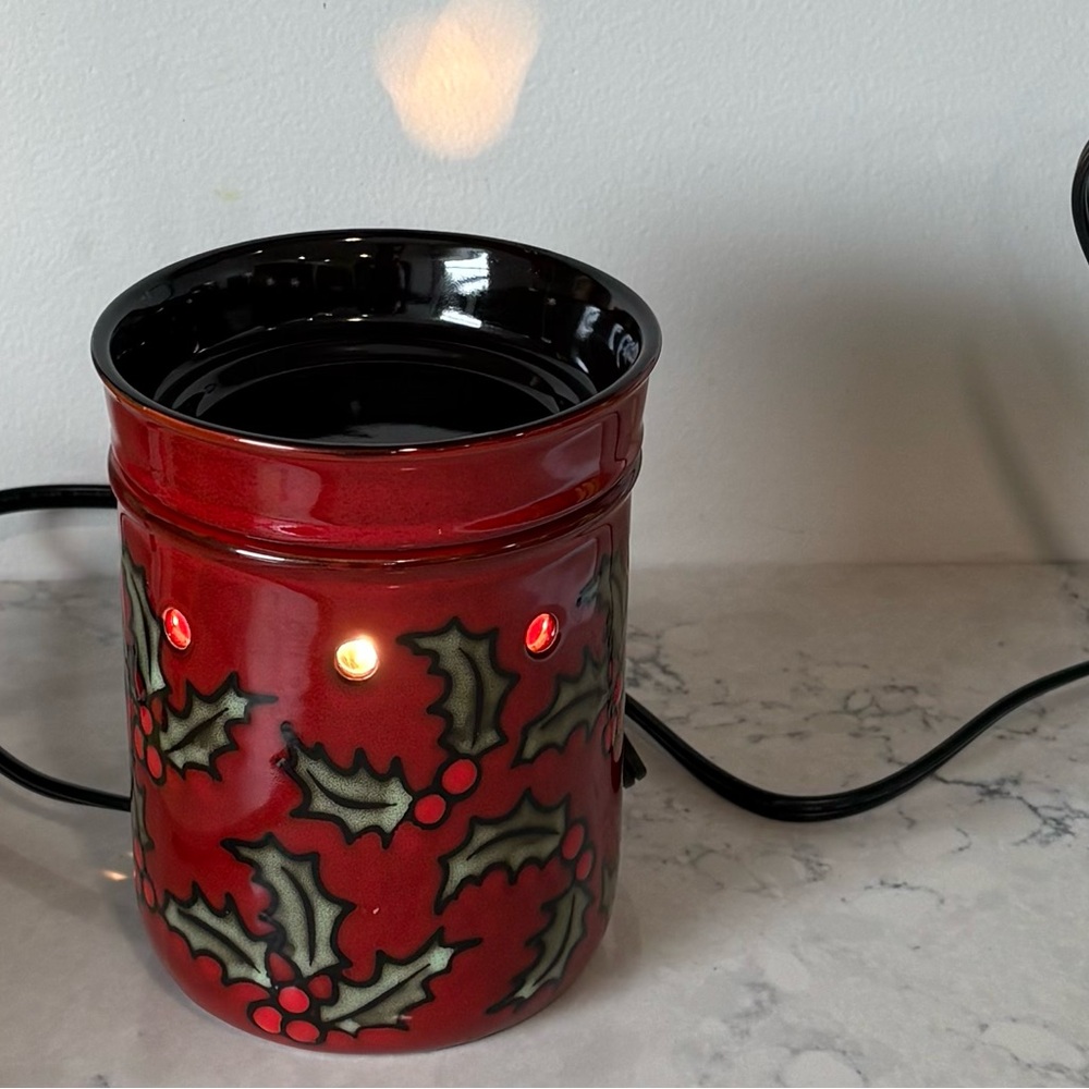 Scentsy Merry Berry Holly Red Christmas Holiday Full Size Wax Warmer RETIRED